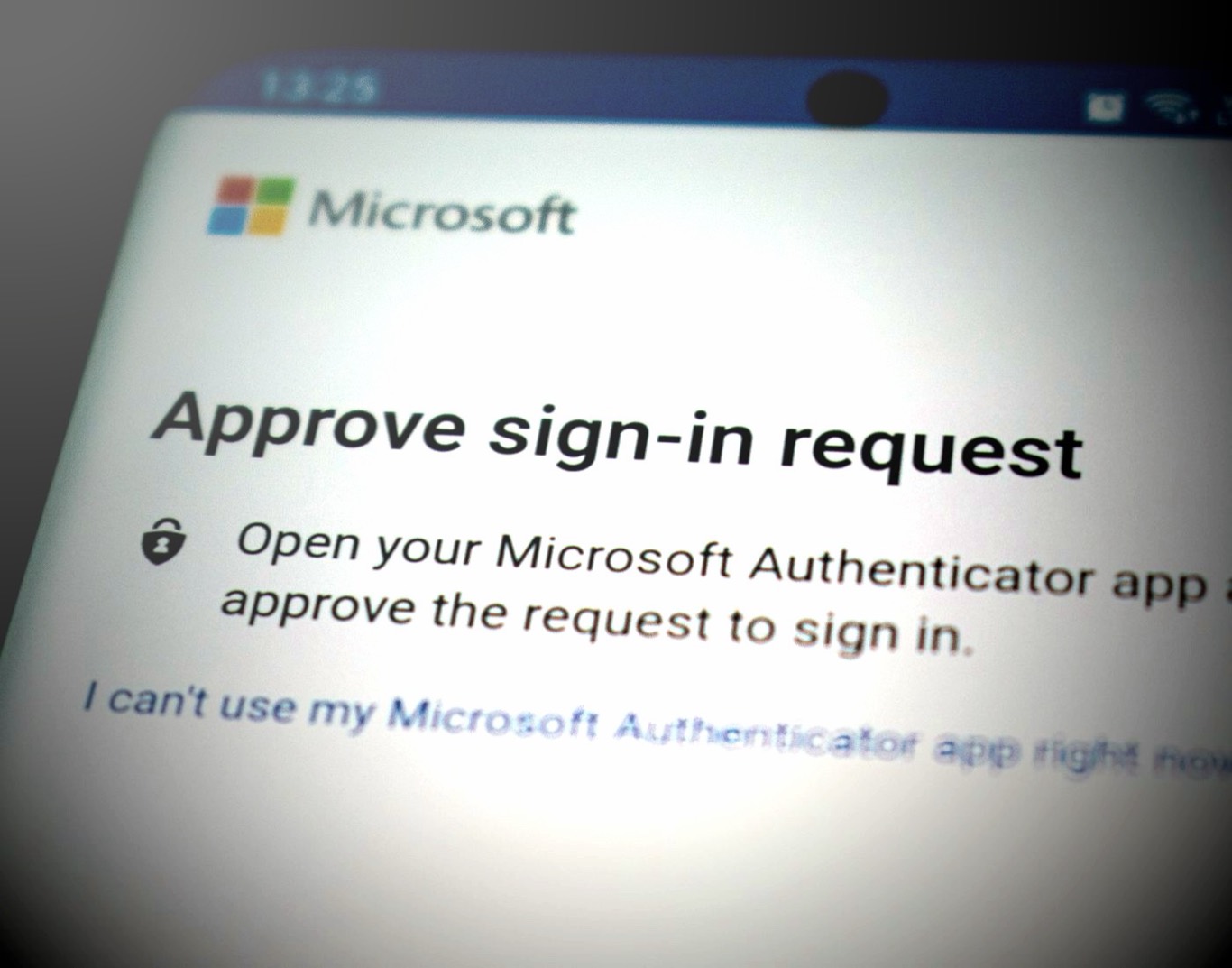 Équipe travaillant sur des données sensibles dans un environnement KiroHQ privé et maîtrisé